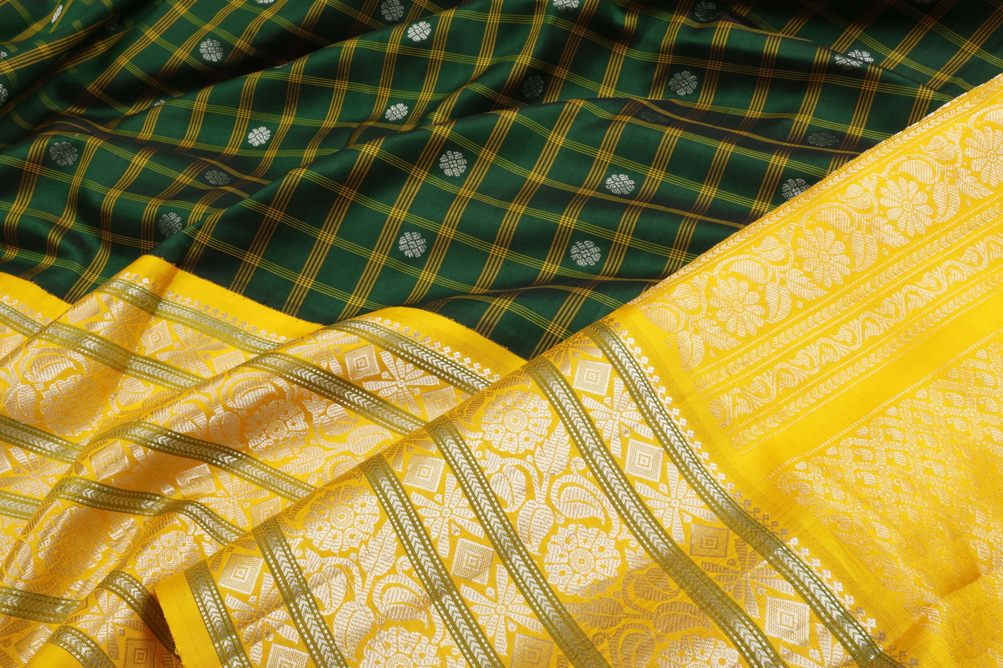 Buy Green Pure Handcrafted Gadwal cotton Saree-UNM75375 Online at  Unnatisilks.com|UNM75375