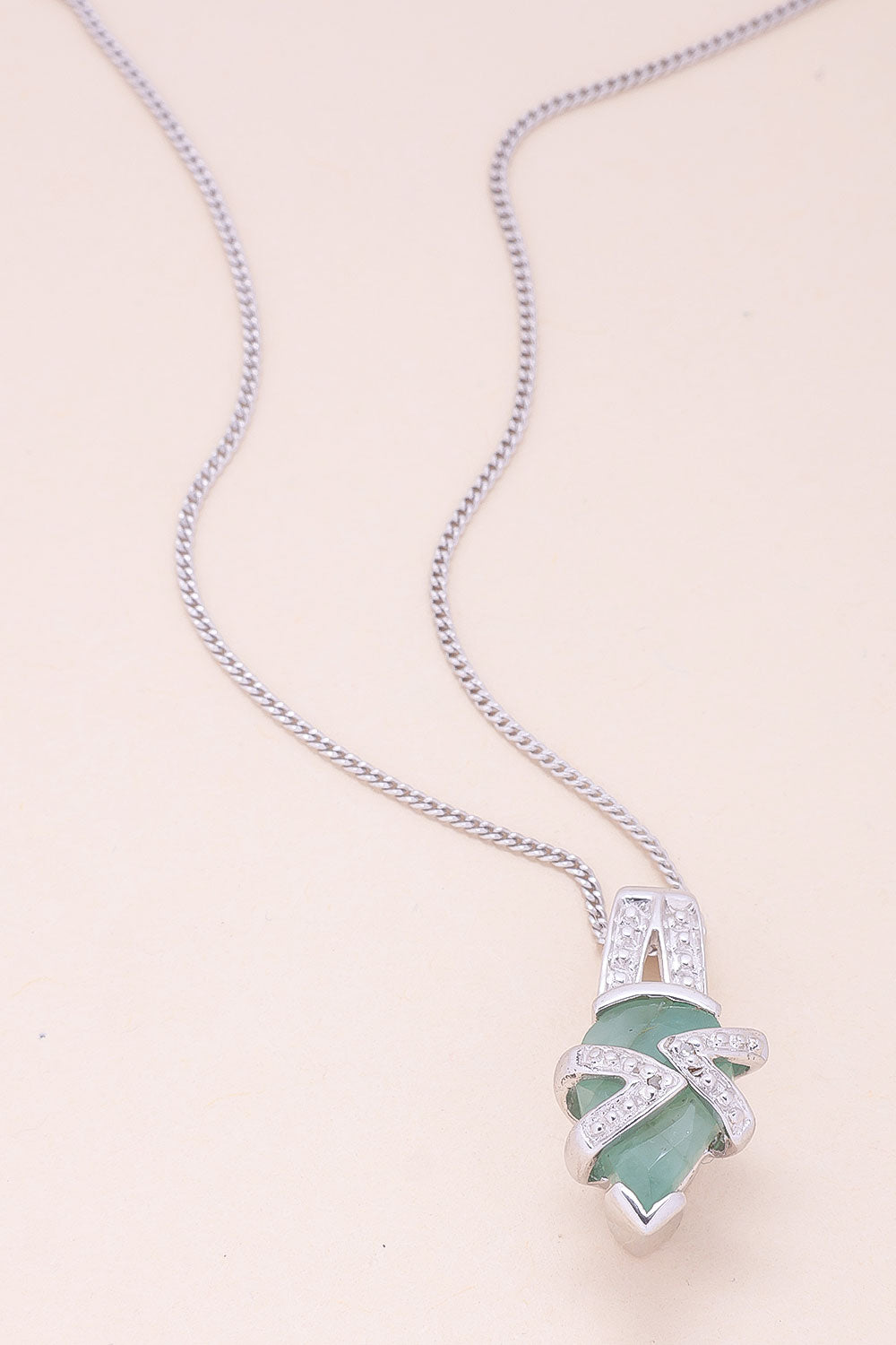 Emerald Silver Necklace Pendant Chain 10067184 - Avishya