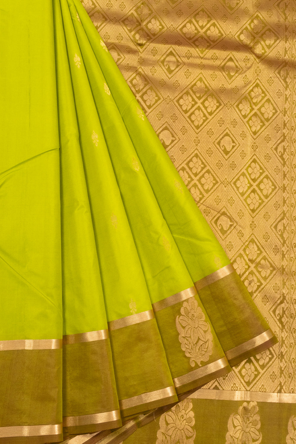 Green Handloom Kanchipuram Pure Silk Saree 10072856