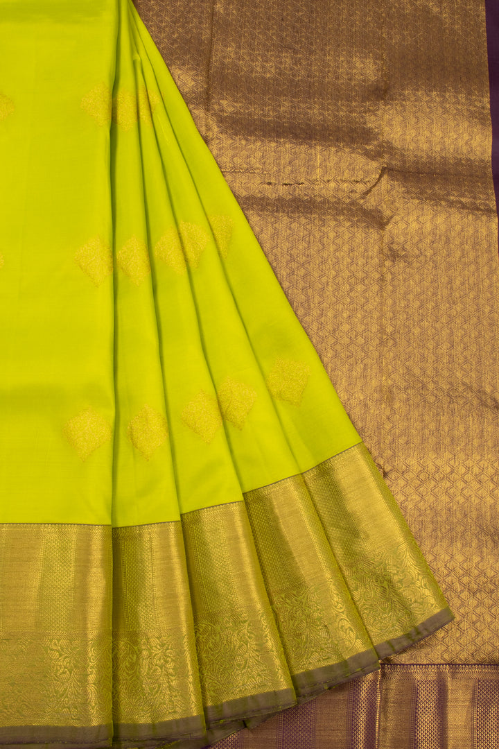 Green Handloom Kanjivaram Blended Silk Saree 10072881