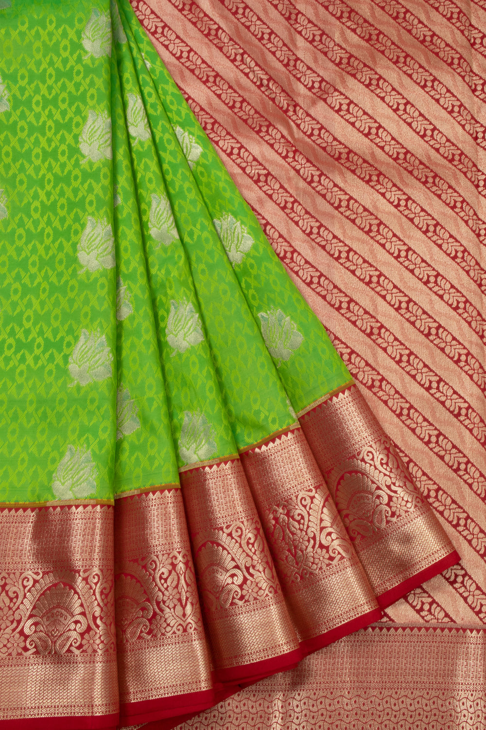 Green Handloom Kanjivaram Blended Silk Saree 10072887