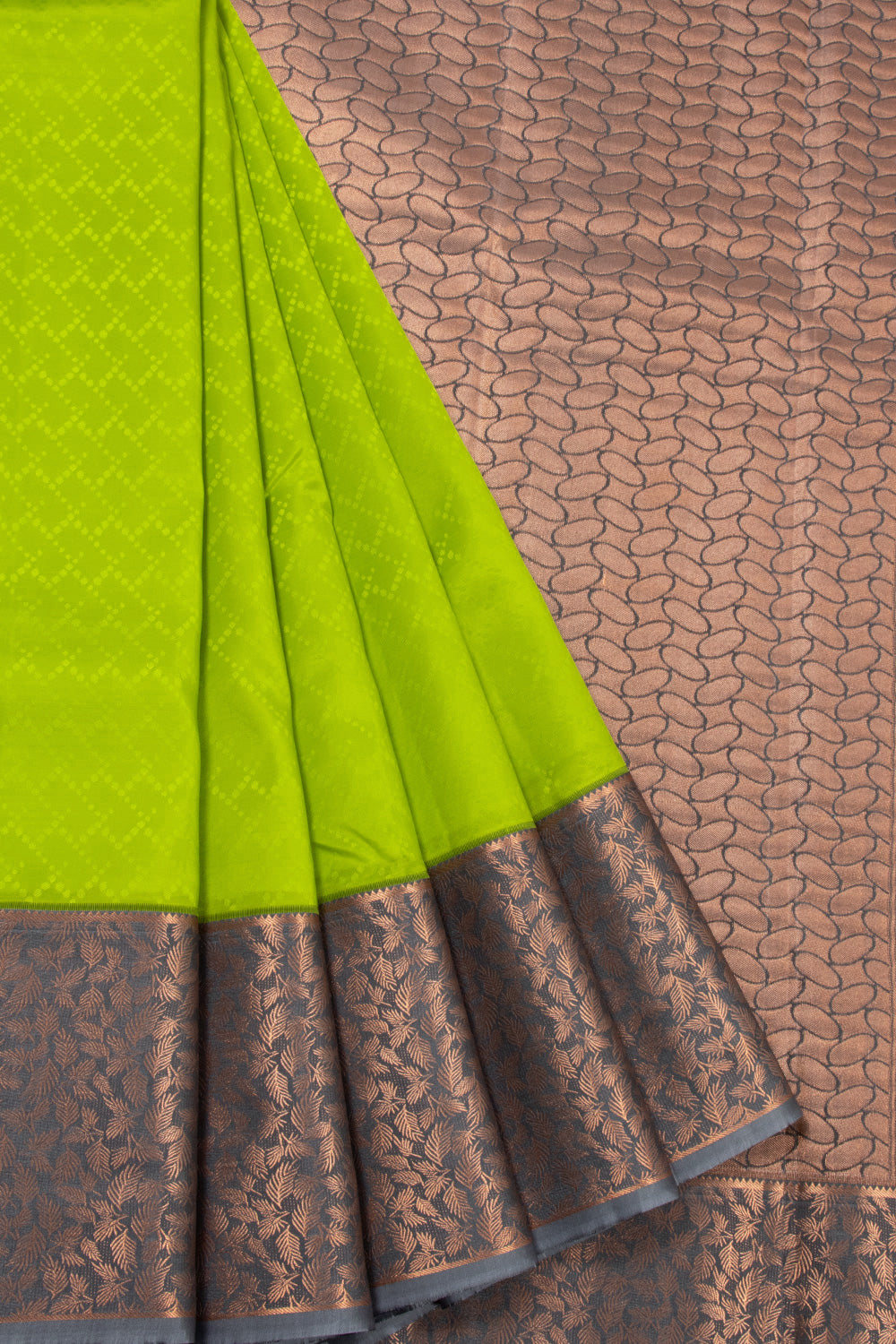 Green Handloom Kanjivaram Blended Silk Saree 10072895