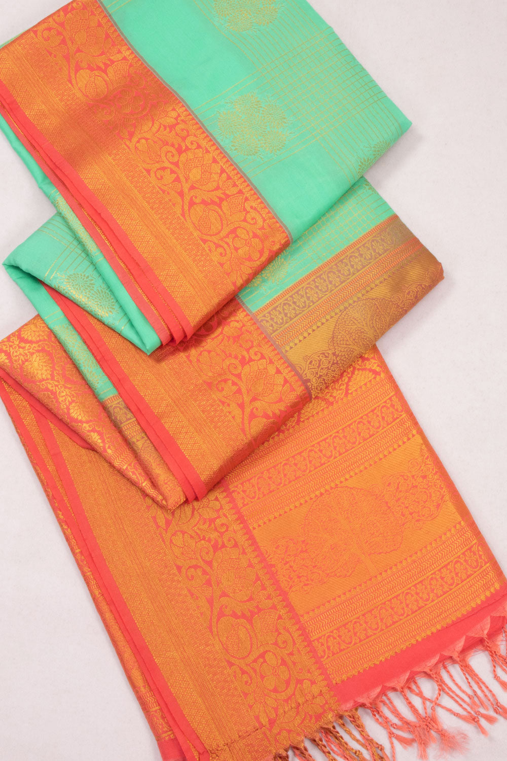 Green Kanjivaram Silk Saree with Contrast Pallu 10073854