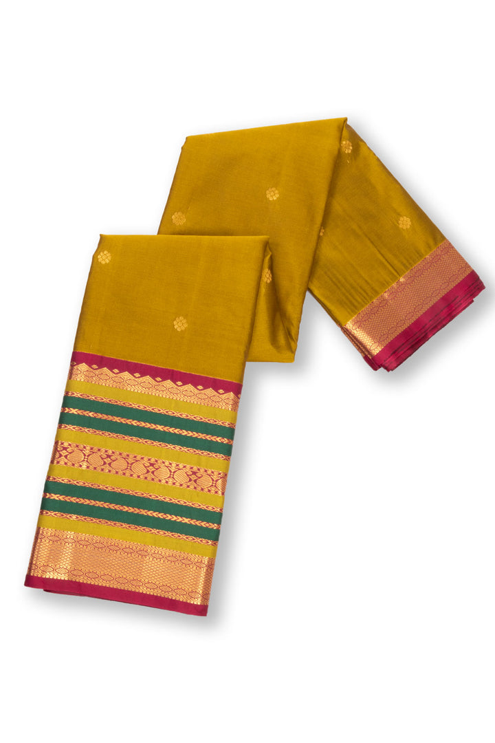 Green Kanjivaram Silk Saree with Contrast Pallu 10073872