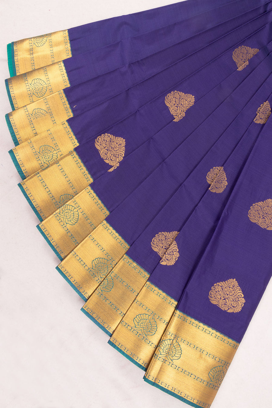 Blue Kanjivaram Silk Saree with Contrast Pallu 10073886