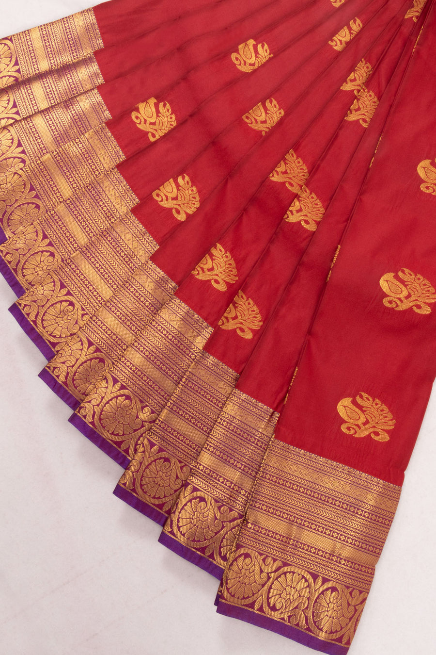 Maroon Kanjivaram Silk Saree with Contrast Pallu 10073888