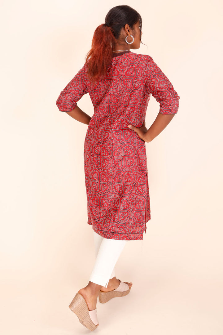 Red Kantha Embroidered Tussar Silk Kurta 10064090