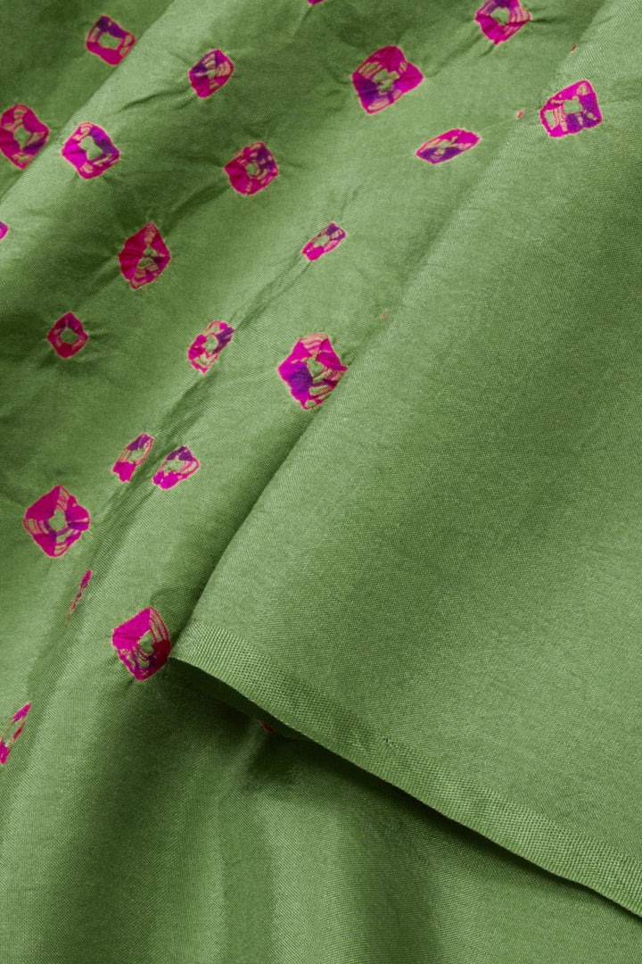 Green Mulberry Silk Saree With Contrast Blouse 10073070