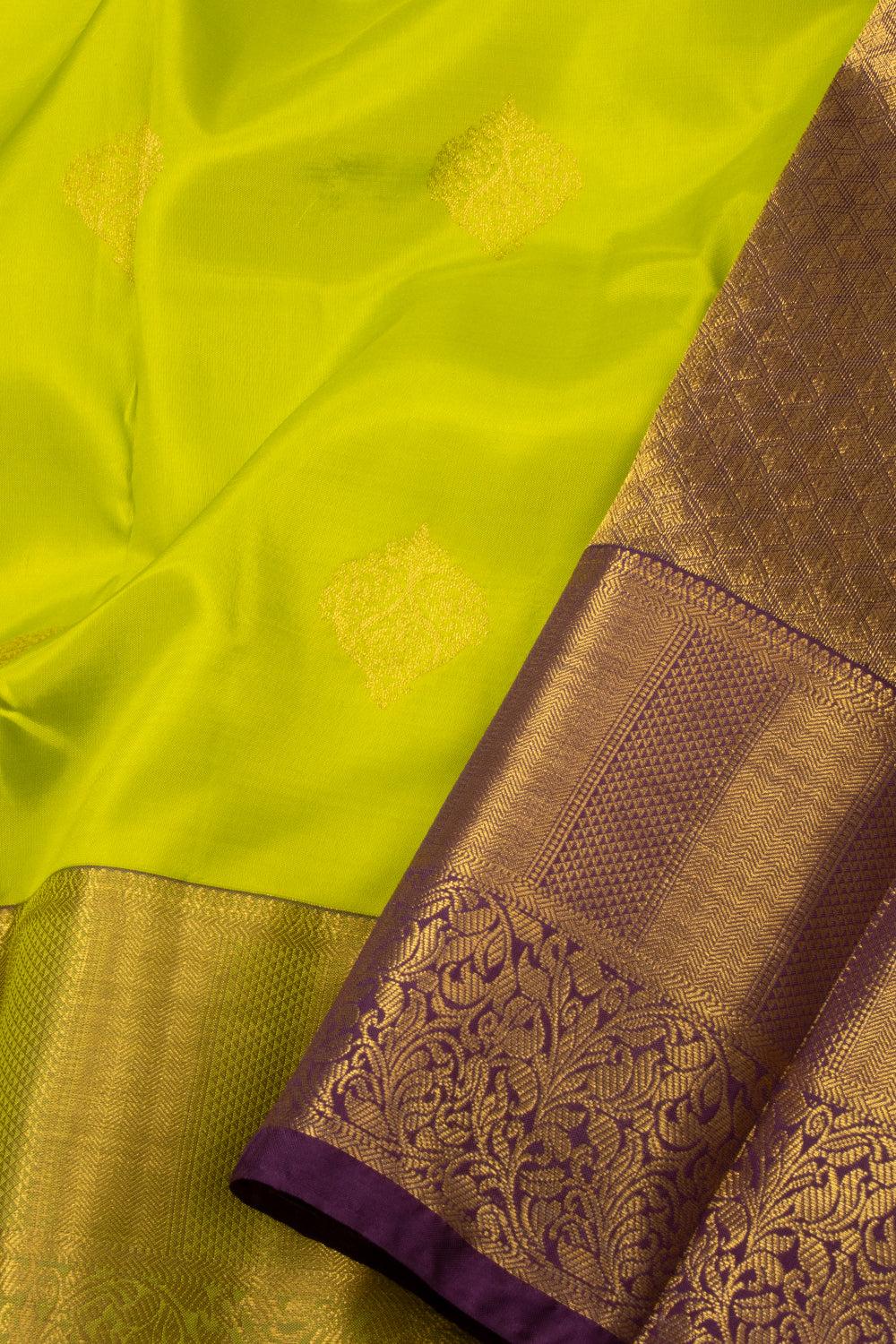 Green Handloom Kanjivaram Blended Silk Saree 10072881