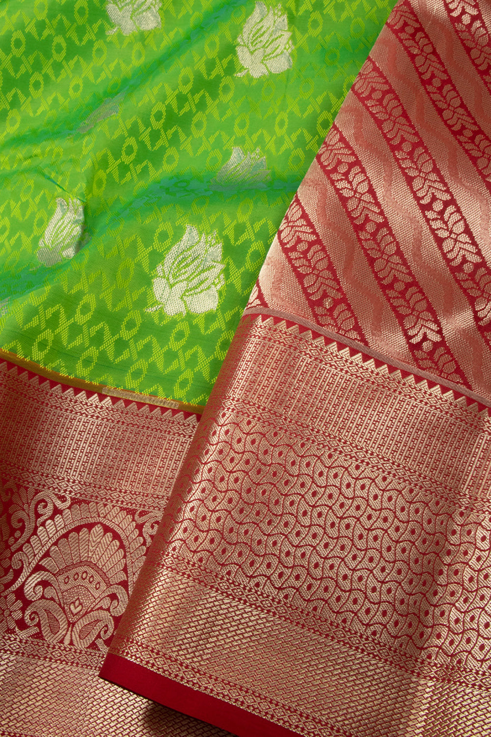 Green Handloom Kanjivaram Blended Silk Saree 10072887