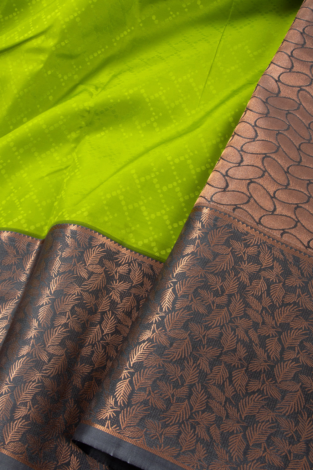 Green Handloom Kanjivaram Blended Silk Saree 10072895