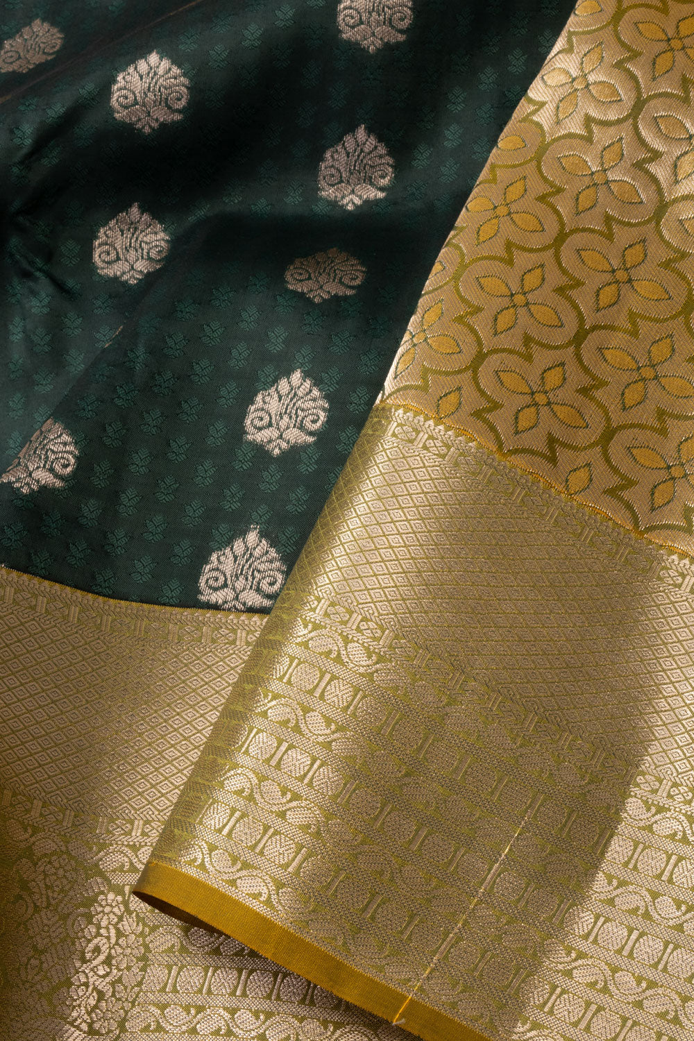 Green Handloom Kanjivaram Silk Saree 10073836