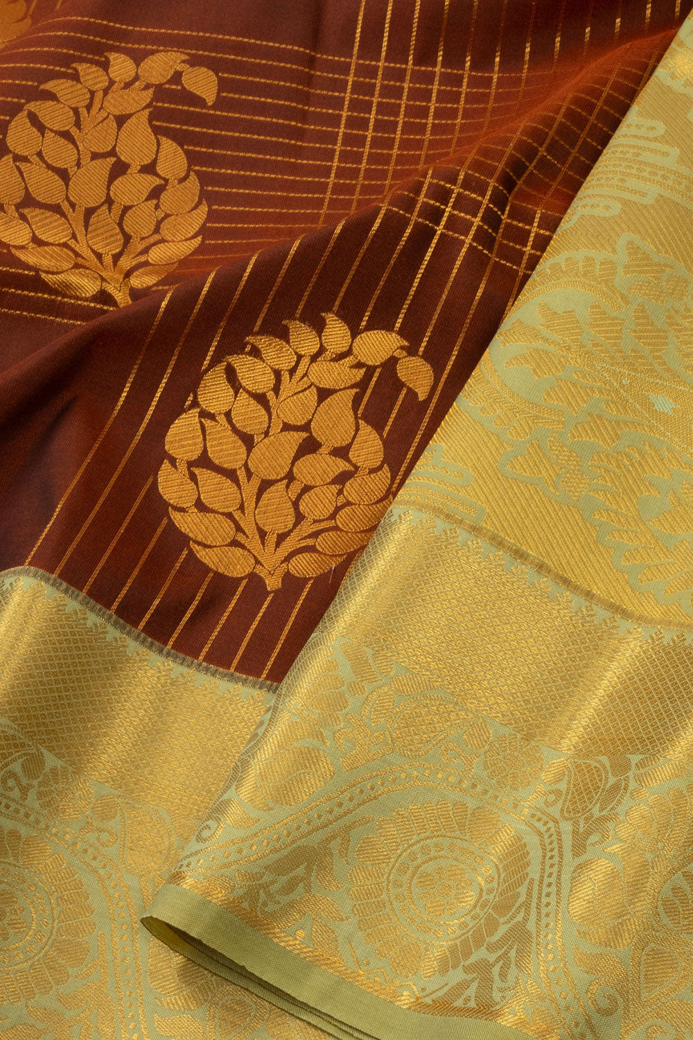 Brown Kanjivaram Silk Saree with Contrast Pallu 10073852