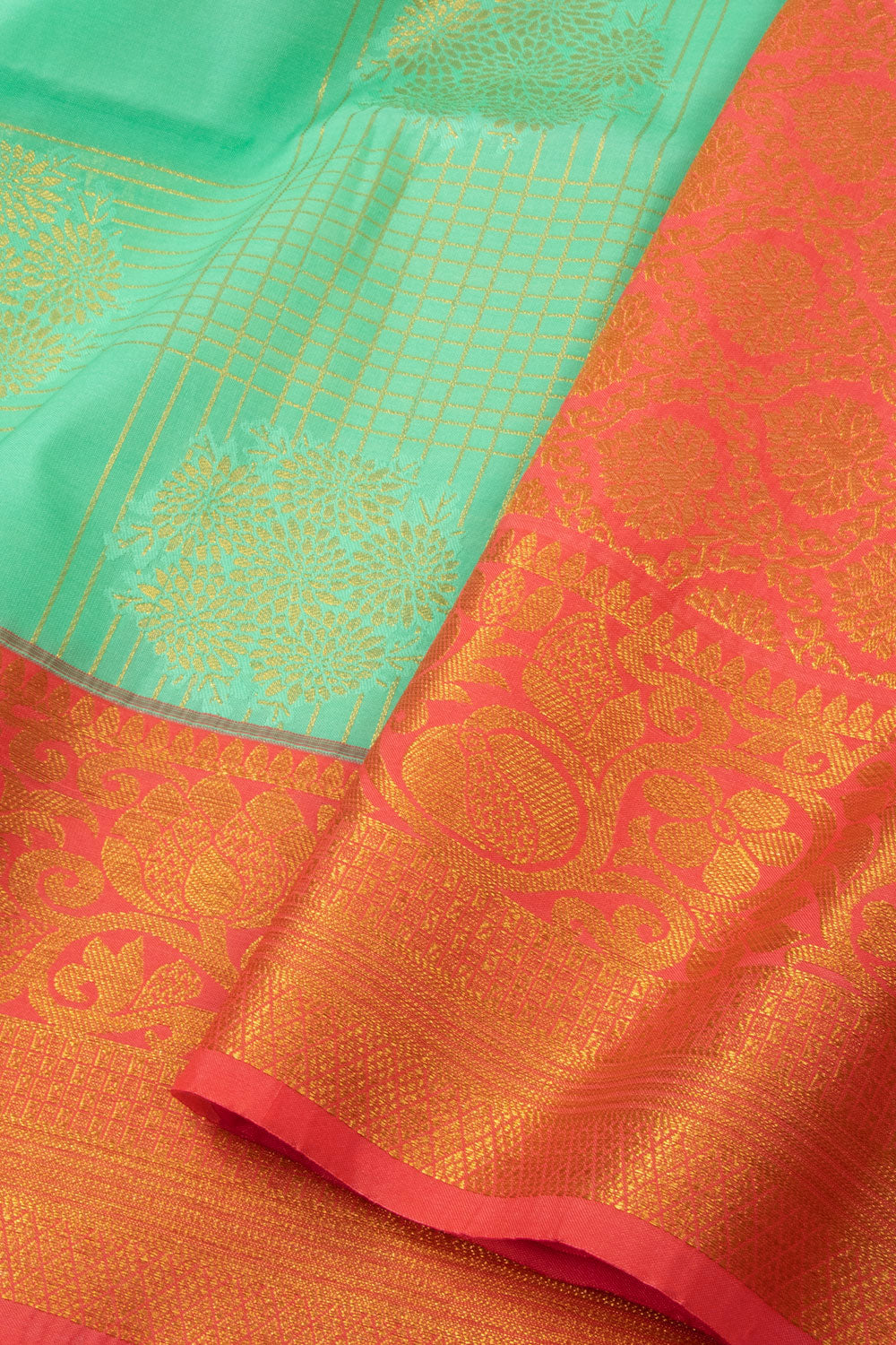 Green Kanjivaram Silk Saree with Contrast Pallu 10073854