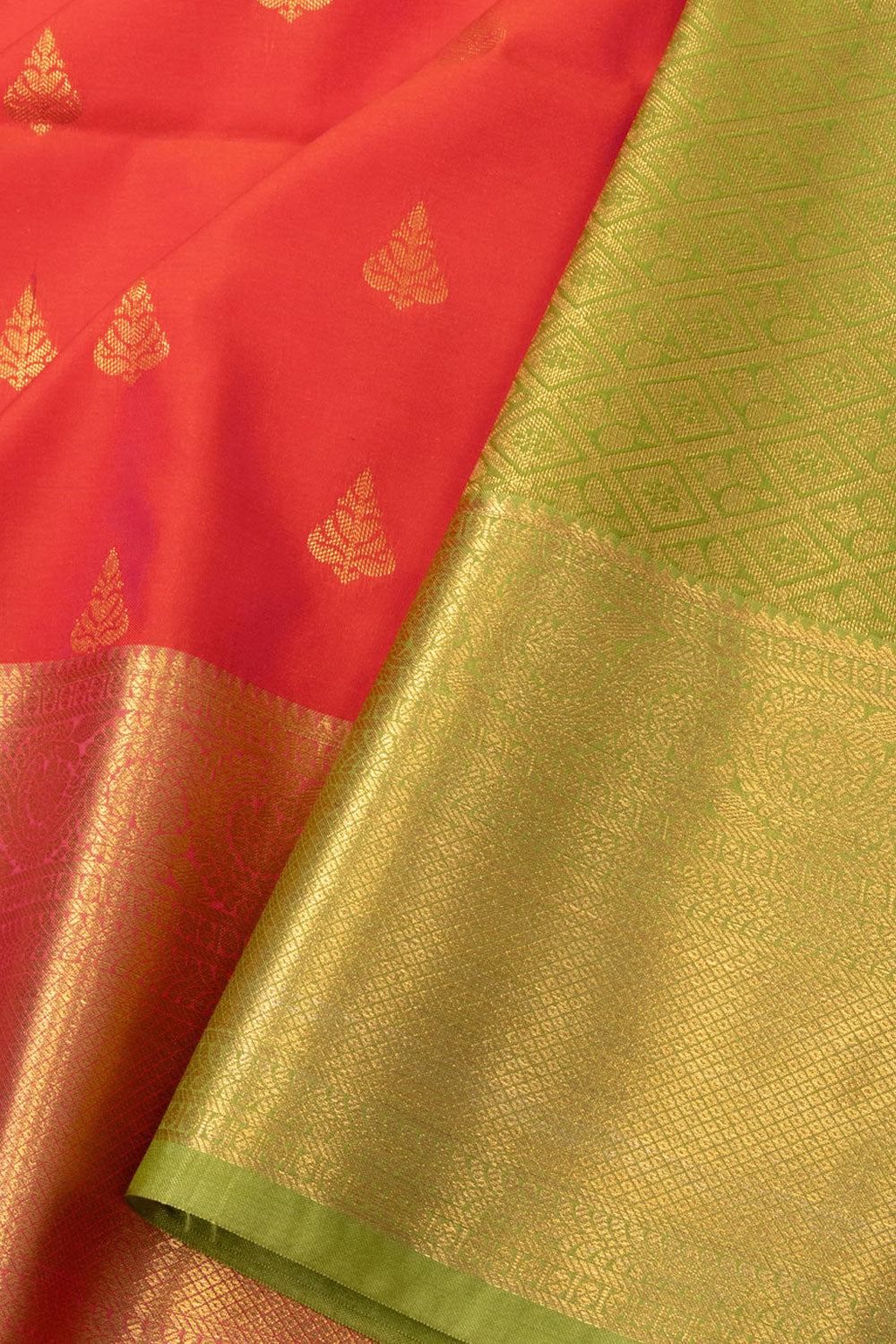 Red Kanjivaram Silk Saree with Contrast Pallu 10073855