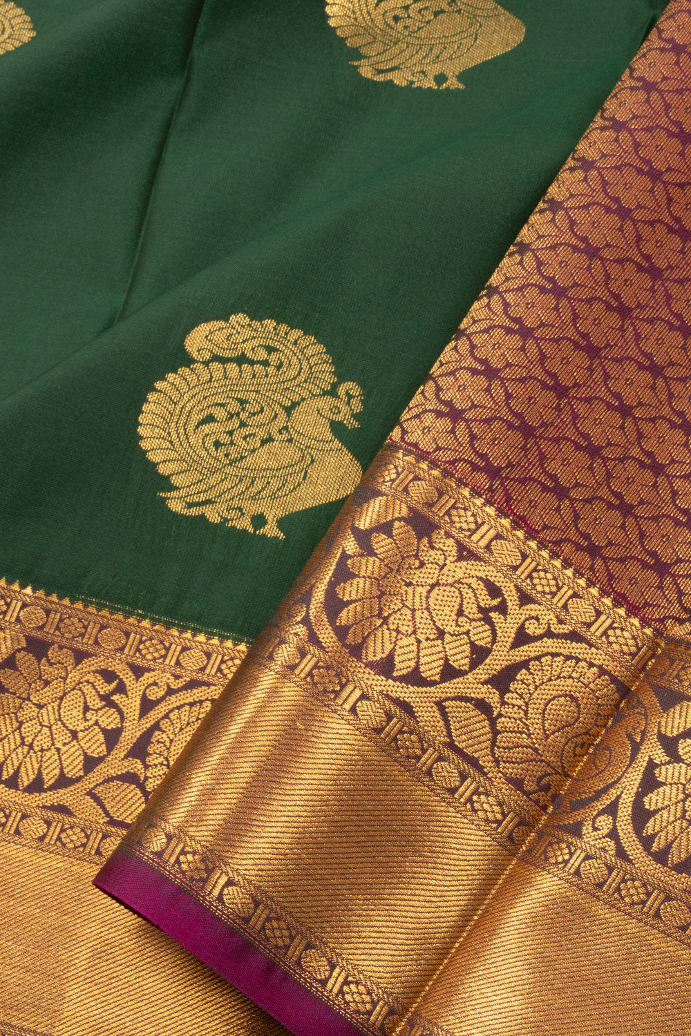 Green Kanjivaram Silk Saree with Contrast Pallu 10073879