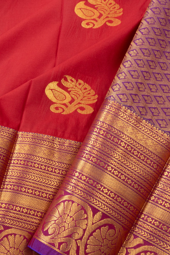 Maroon Kanjivaram Silk Saree with Contrast Pallu 10073888