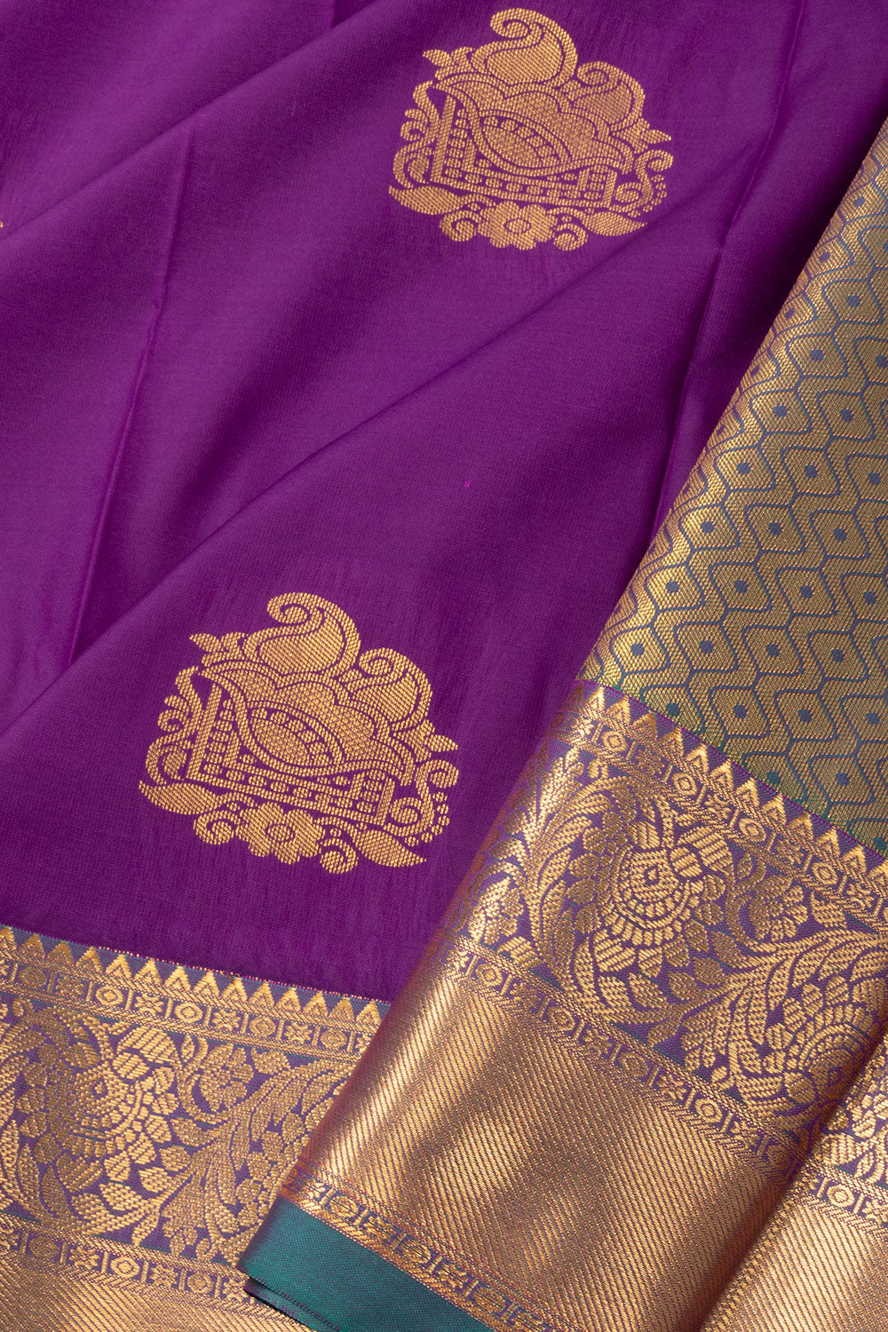 Purple Kanjivaram Silk Saree with Contrast Pallu 10073881