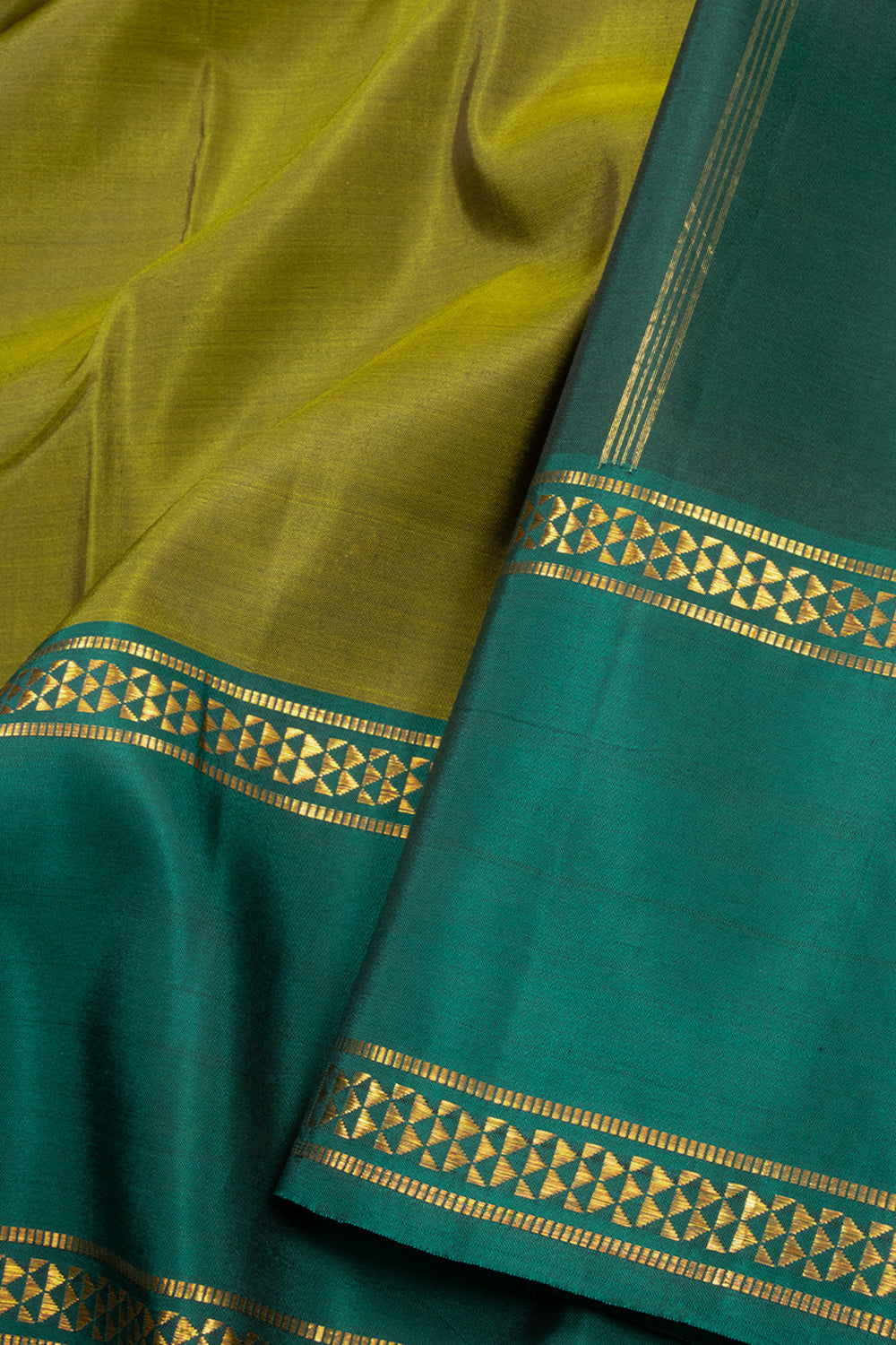 Green Handloom Pure Silk Kanjivaram Saree 10072816