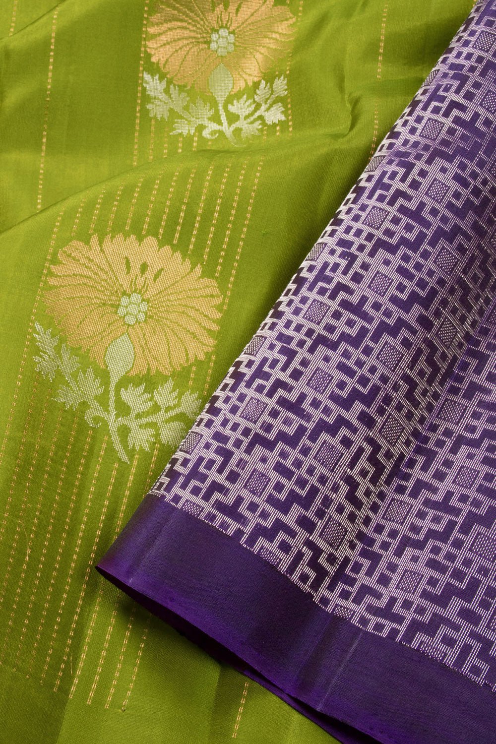 Green Handloom Kanjivaram Silk Saree 10070705 - Avishya