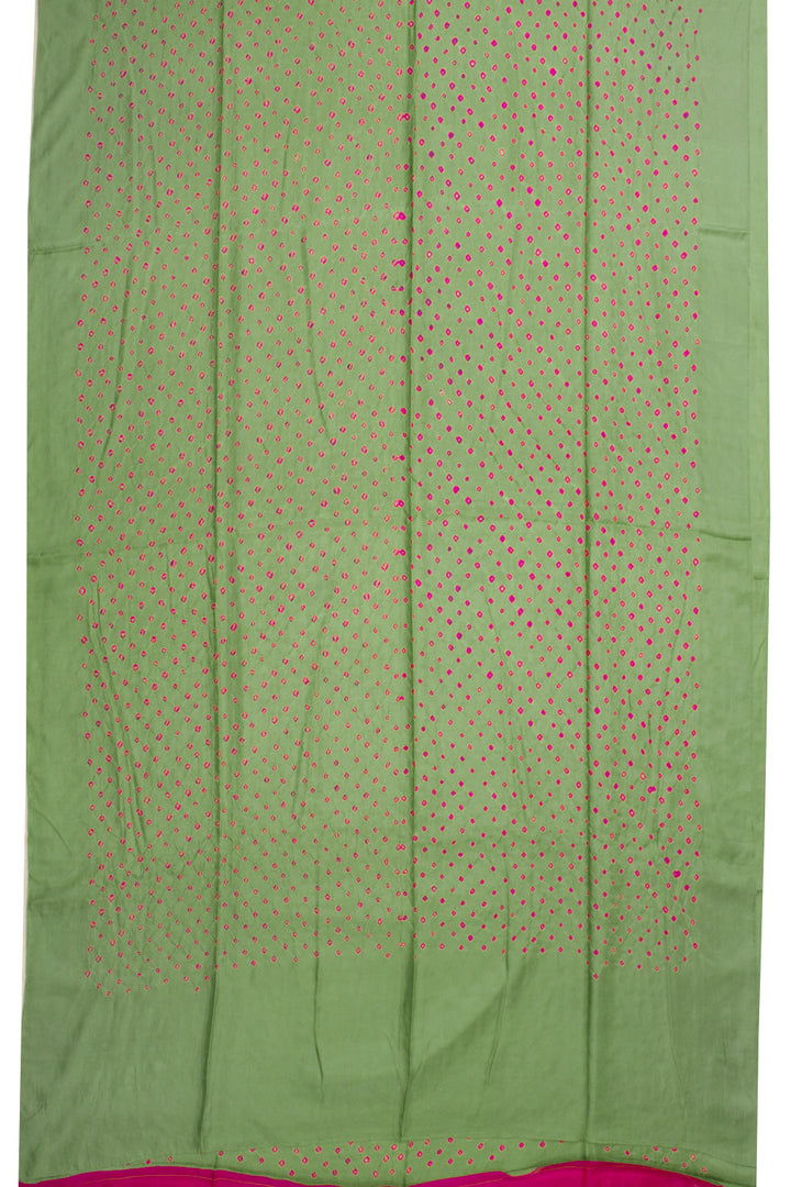 Green Mulberry Silk Saree With Contrast Blouse 10073070