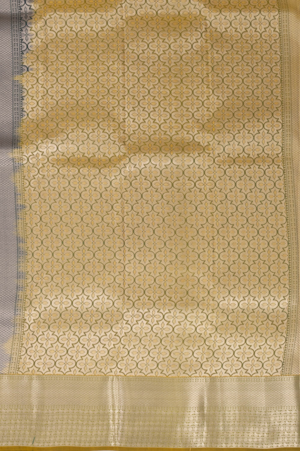 Green Handloom Kanjivaram Silk Saree 10073836