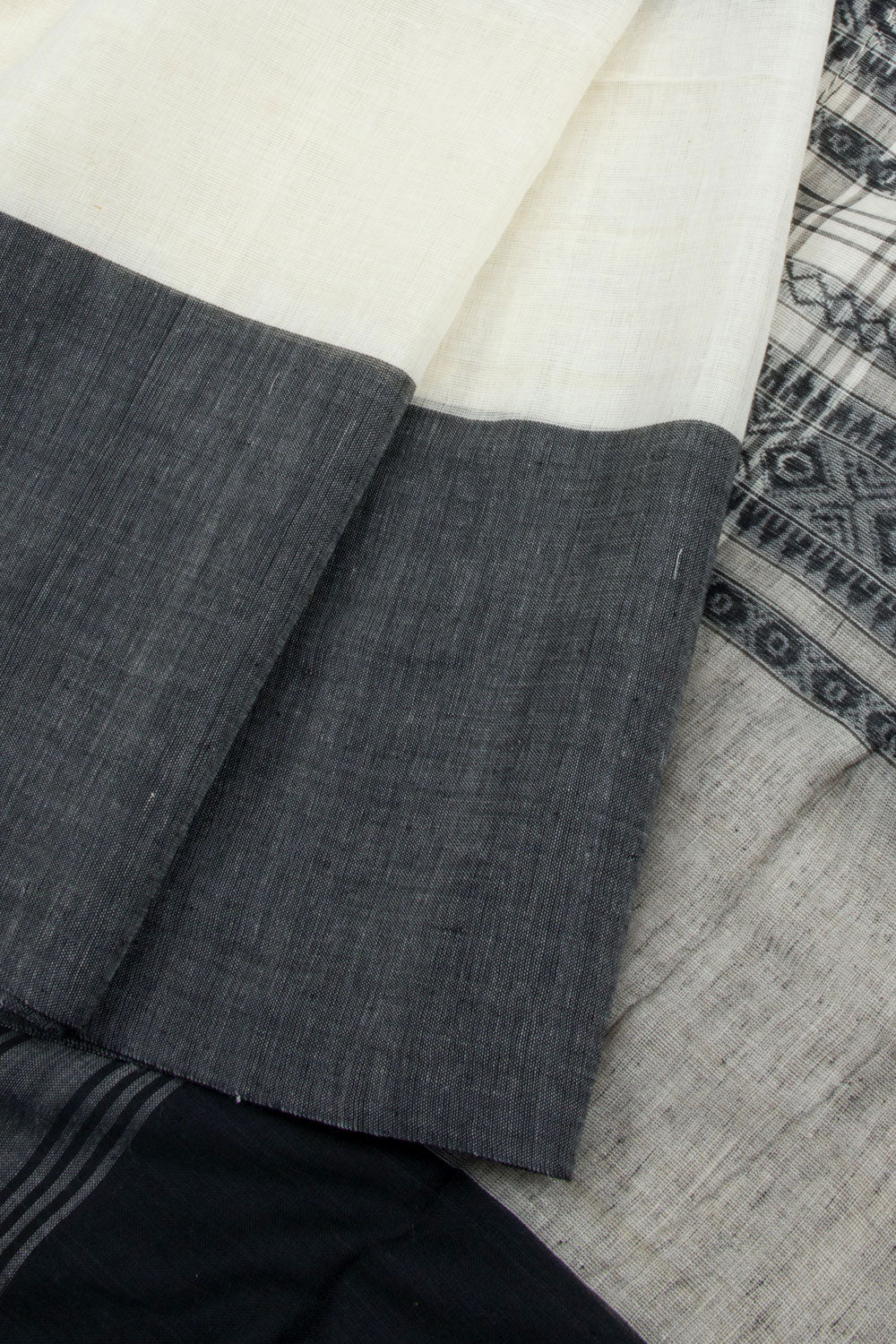 Black & White Handloom Dhaniakhali Cotton Saree 10062592